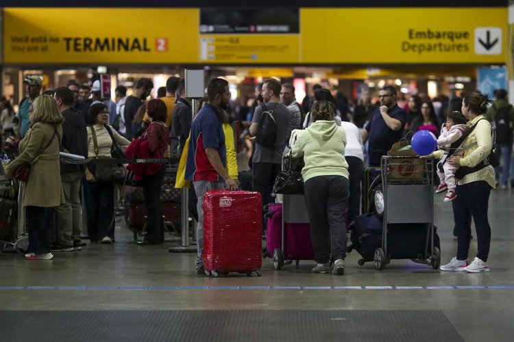 Irmãs são presas com drogas no corpo no Aeroporto de Guarulhos (SP) ao tentarem embarcar para Paris