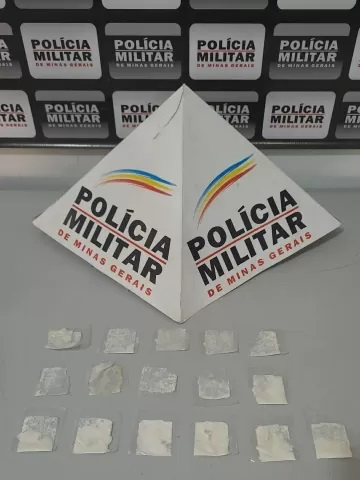Menina distribui droga achando que era doce; pai com histórico de tráfico.