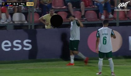 Momento em que um homem imita um macaco na direção de Figueiredo (Foto: Reprodução/GOAT) Momento em que um homem imita um macaco na direção de Figueiredo (Foto: Reprodução/GOAT)