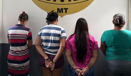 Mulheres são presas suspeitas de aplicar golpes em familiares de pessoas com câncer em Teresina (Foto: Polícia Civil) Mulheres são presas suspeitas de aplicar golpes em familiares de pessoas com câncer em Teresina (Foto: Polícia Civil)