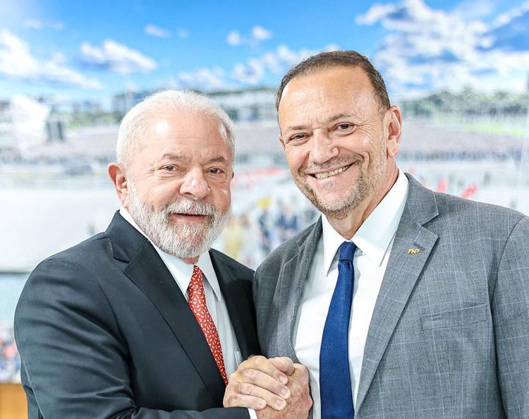 O presidente Lula e Edinho Silva, prefeito de Araraquara e cotado para suceder Gleisi Hoffmann no comando do PT