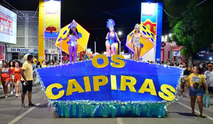 'Os Caipiras' é a grande campeã do Carnaval 2025 em Floriano (PI). (Foto: Divulgação/Prefeitura de Floriano)
