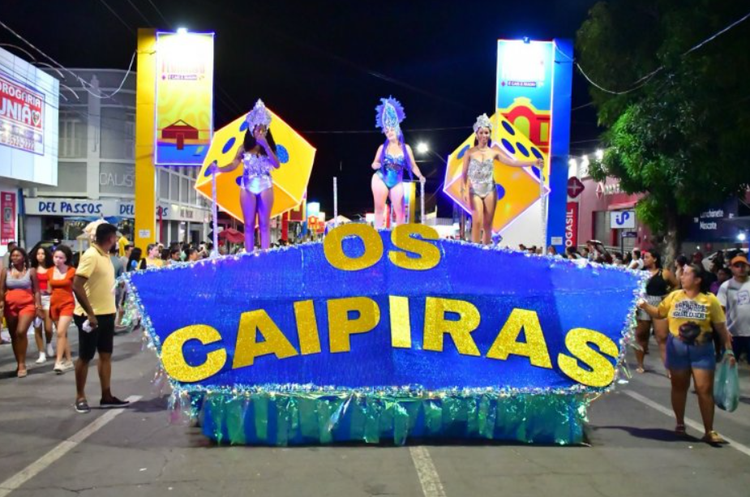 'Os Caipiras' é a grande campeã do Carnaval 2025 em Floriano (PI).