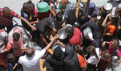 Palestinos em busca de comida no norte de Gaza• 19/6/2024 REUTERS/Mahmoud Issa (Foto: • 19/6/2024 REUTERS/Mahmoud Issa)