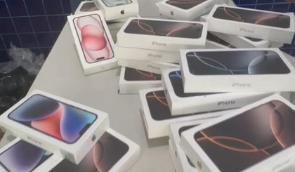 PRF apreende eletrônicos, vinhos e perfumes transportados sem nota fiscal na BR-230, no Piauí (Foto: Polícia Rodoviária Federal) PRF apreende eletrônicos, vinhos e perfumes transportados sem nota fiscal na BR-230, no Piauí (Foto: Polícia Rodoviária Federal)