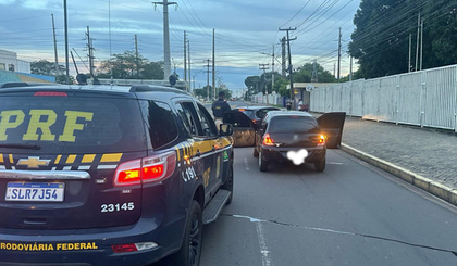 PRF apreende três adolescentes com carro roubado na BR-316 em Teresina (Foto: Reprodução/PRF) PRF apreende três adolescentes com carro roubado na BR-316 em Teresina (Foto: Reprodução/PRF)