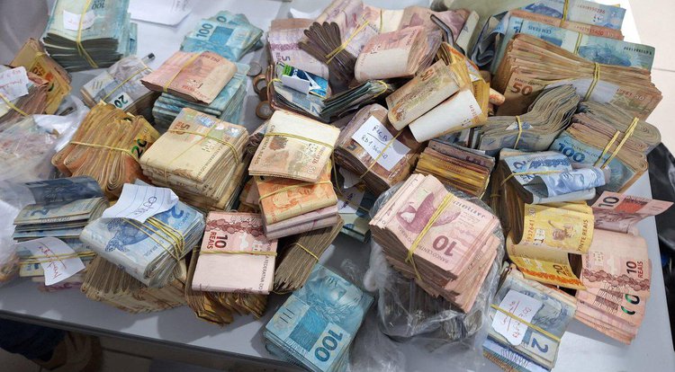 Quadrilha era especializada em lavar dinheiro proveniente do tráfico de drogas• Polícia Civil do Rio Grande do Sul