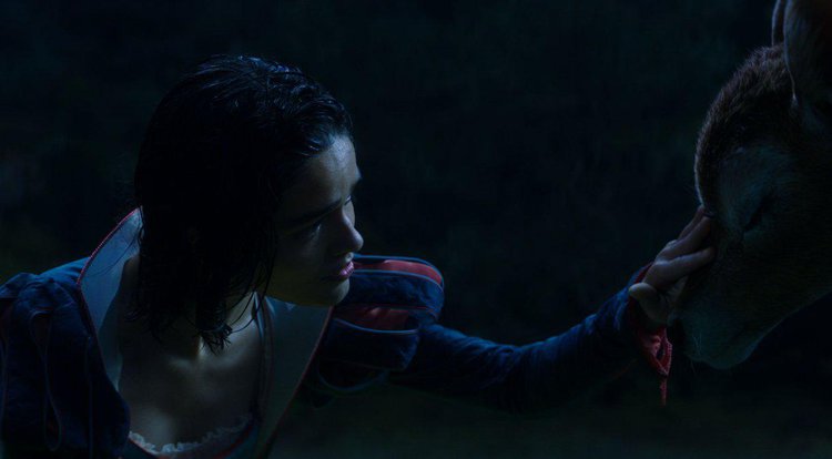 Rachel Zegler interpreta Branca de Neve no novo live-action da Disney.