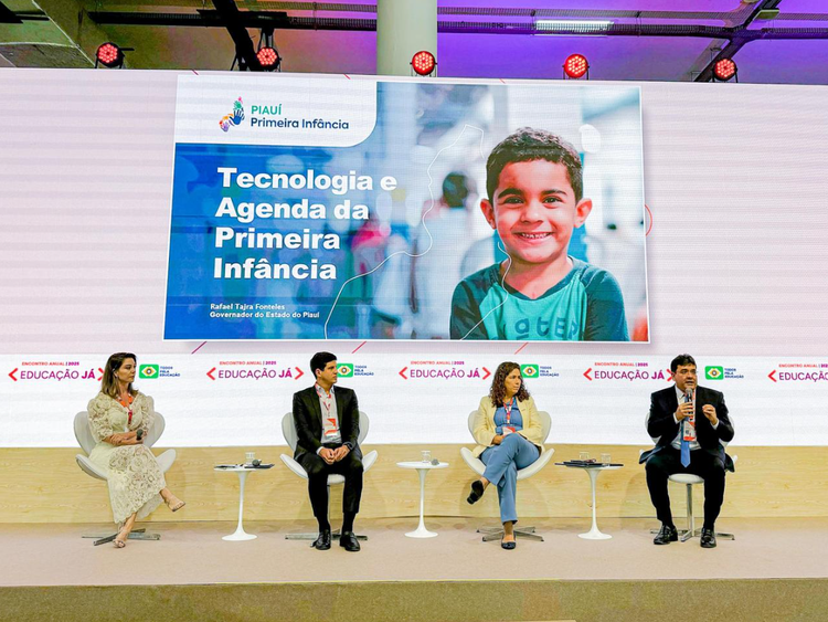 Rafael Fonteles apresenta app inovador do Piauí para a primeira infância em evento nacional de educação.