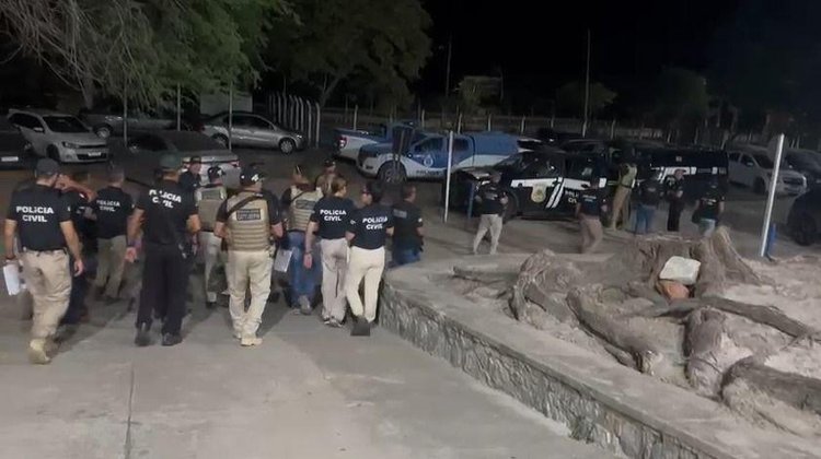 Segundo a polícia, foram cumpridos 455 ordens de prisão e 292 de busca e apreensão.