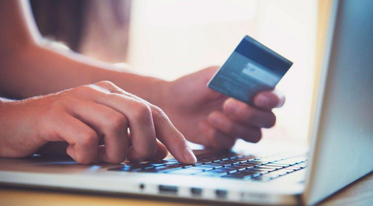 Segundo o Serasa, 50,7% dos brasileiros foram vítimas de fraudes em 2024, salto de 9 pontos porcentuais em relação a 2023• Shutterstock
