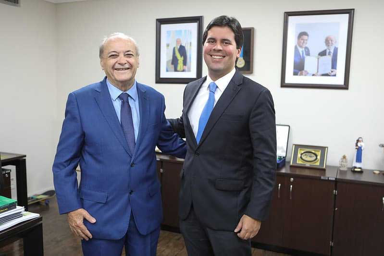Silvio Mendes firma parcerias para Cidades Conectadas e escolas Wi-Fi em Teresina