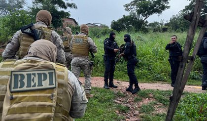 Suspeitos de integrar facção e tentar matar adolescente são presos em Teresina (Foto: Divulgação/SSP-PI) Suspeitos de integrar facção e tentar matar adolescente são presos em Teresina (Foto: Divulgação/SSP-PI)