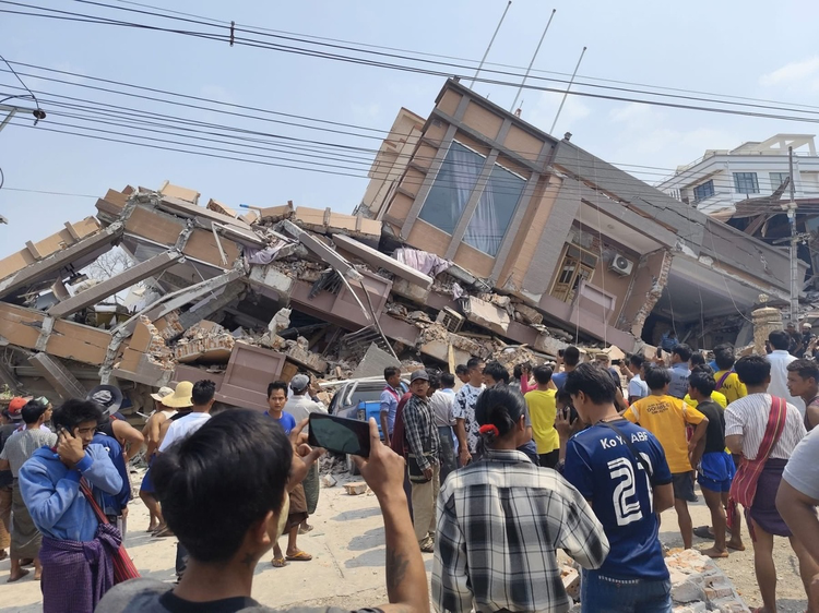 Tremor causou destruição em Mandalay e colapso de prédio em Bangkok; resgates continuam