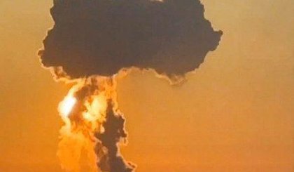Uma visão da fumaça subindo da base aérea de Engels, no curso do conflito Rússia-Ucrânia, em Engels, Região de Saratov, Rússia, 20 de março de 2025 nesta captura de tela obtida de um vídeo de mídia social. MÍDIA SOCIAL/via REUTERS (Foto: Divulgação / InfoMoney) Uma visão da fumaça subindo da base aérea de Engels, no curso do conflito Rússia-Ucrânia, em Engels, Região de Saratov, Rússia, 20 de março de 2025 nesta captura de tela obtida de um vídeo de mídia social. MÍDIA SOCIAL/via REUTERS (Foto: Divulgação / InfoMoney)