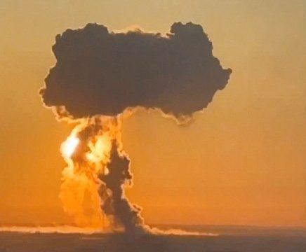 Uma visão da fumaça subindo da base aérea de Engels, no curso do conflito Rússia-Ucrânia, em Engels, Região de Saratov, Rússia, 20 de março de 2025 nesta captura de tela obtida de um vídeo de mídia social. MÍDIA SOCIAL/via REUTERS