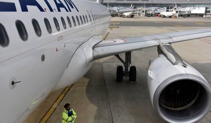 Voo da Latam aborta decolagem em Guarulhos após “forte cheiro de queimado” (Foto: Guillermo Legaria/Getty Images) Voo da Latam aborta decolagem em Guarulhos após “forte cheiro de queimado” (Foto: Guillermo Legaria/Getty Images)