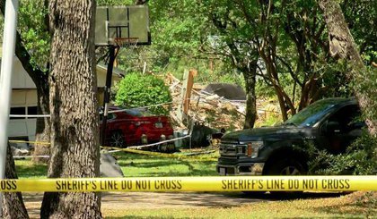 As consequências da explosão da residência são vistas em Austin, Texas, neste domingo. (Foto: KEYE, afiliada CNN) As consequências da explosão da residência são vistas em Austin, Texas, neste domingo. (Foto: KEYE, afiliada CNN)