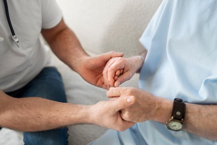 Conscientização da Doença de Parkinson: neurologista aborda a importância do cuidado