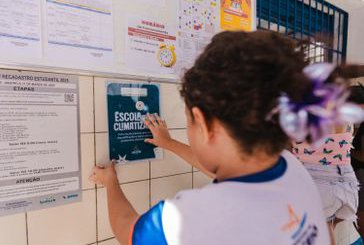 Escola Municipal Floriano Peixoto recebe selo 100% climatizada (Foto: Assessoria) Escola Municipal Floriano Peixoto recebe selo 100% climatizada (Foto: Assessoria)