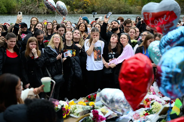 Fãs do One Direction prestam homenagens para ex-vocalista da banda, Liam Payne.