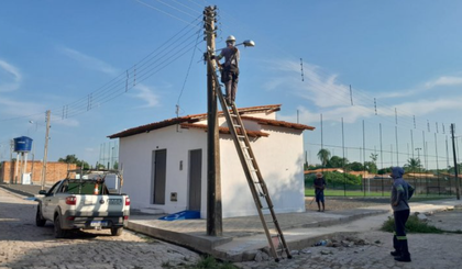 Floriano reforça iluminação pública com mais de 2.300 serviços executados no primeiro trimestre de 2025. (Foto: Divulgação/Prefeitura de Floriano)