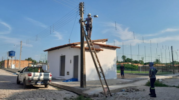 Floriano reforça iluminação pública com mais de 2.300 serviços executados no primeiro trimestre de 2025.