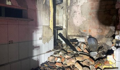 Fogo causou perda total de equipamentos em hamburgueria e ameaçou condomínio próximo (Foto: Reprodução corpo de bombeiros) Fogo causou perda total de equipamentos em hamburgueria e ameaçou condomínio próximo (Foto: Reprodução corpo de bombeiros)