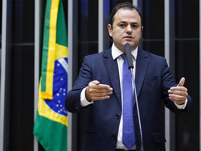 Glauber Braga completa uma semana em greve de fome e protesta contra processo de cassação na Câmara