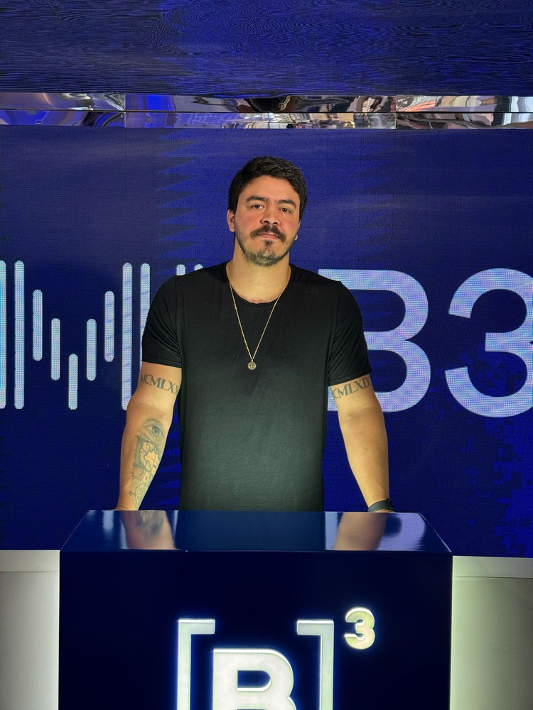Guilherme Henrique Pereira Martins, de 29 anos, é idealizador do perfil Sete Digitos e tem contribuído com a vida financeira de muitas pessoas.