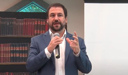 João Brant, Secretário de Políticas Digitais da SECOM (Secretaria de Comunicação Social). (Foto: Reprodução/Youtube/ VideoSaúde Distribuidora da Fiocruz) João Brant, Secretário de Políticas Digitais da SECOM (Secretaria de Comunicação Social). (Foto: Reprodução/Youtube/ VideoSaúde Distribuidora da Fiocruz)