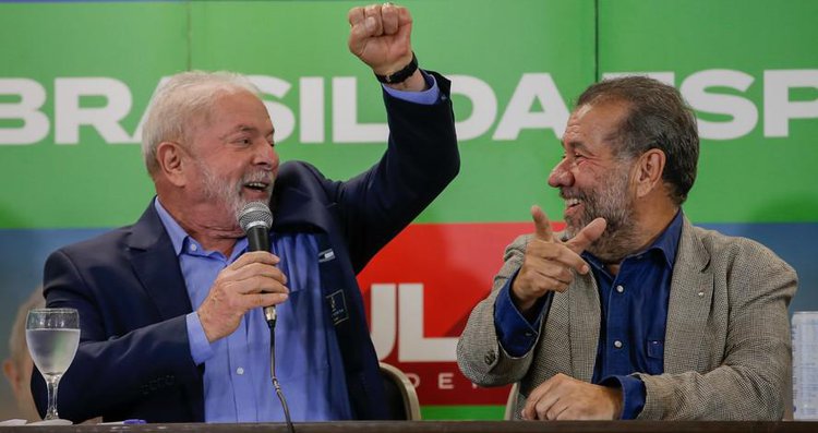 Lula e Carlos Lupi, presidente do PDT, na campanha de 2022