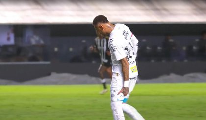 Neymar voltou a se lesionar. (Foto: Reprodução / TV Globo)
