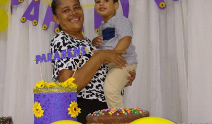 (Núbia Amorim e o neto) (Foto: Arquivo pessoal) (Núbia Amorim e o neto) (Foto: Arquivo pessoal)