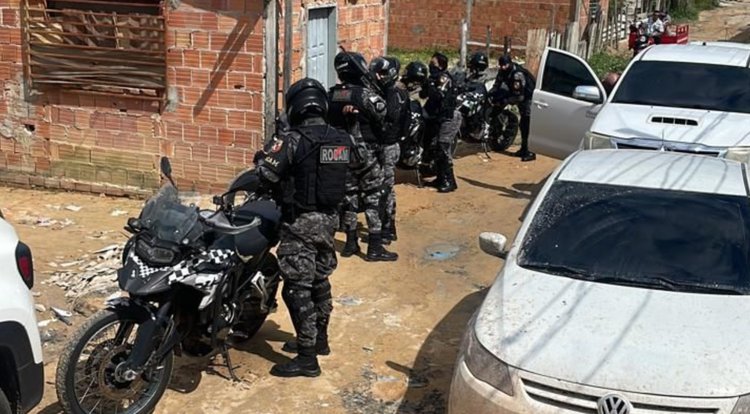 Operação teve como objetivo dar cumprimento a dois mandados de prisão preventiva e um mandado de busca e apreensão para desarticular a facção.
