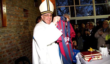 Papa Francisco camisa San Lorenzo (Foto: Agência Reuters) Papa Francisco camisa San Lorenzo (Foto: Agência Reuters)
