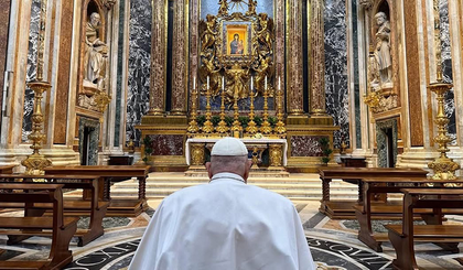 Papa visita basílica em Roma enquanto segue em recuperação de pneumonia. (Foto: Reprodução) Papa visita basílica em Roma enquanto segue em recuperação de pneumonia. (Foto: Reprodução)