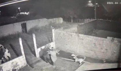 PM, esposa e filho são feitos reféns durante um assalto em Teresina. (Foto: Reprodução / Câmera de segurança)
