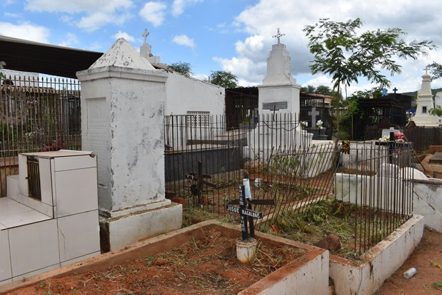 Prefeitura de Picos inicia limpeza dos cemitérios para o Dia das Mães