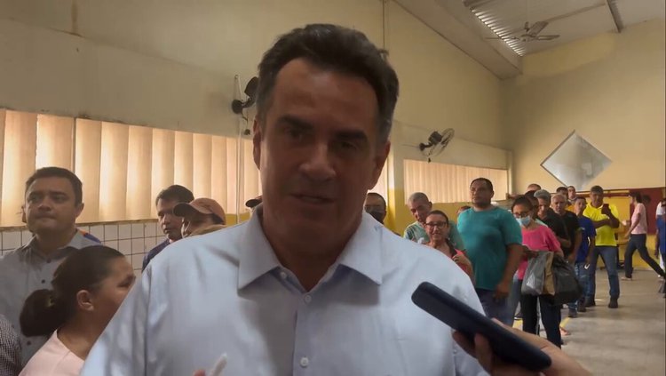Senador Ciro Nogueira visita prefeitura, caminha no Centro e almoça no bandejão