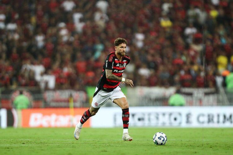 Titular absoluto? Filipe Luís elege Léo Pereira, do Flamengo, como melhor zagueiro do Brasil.