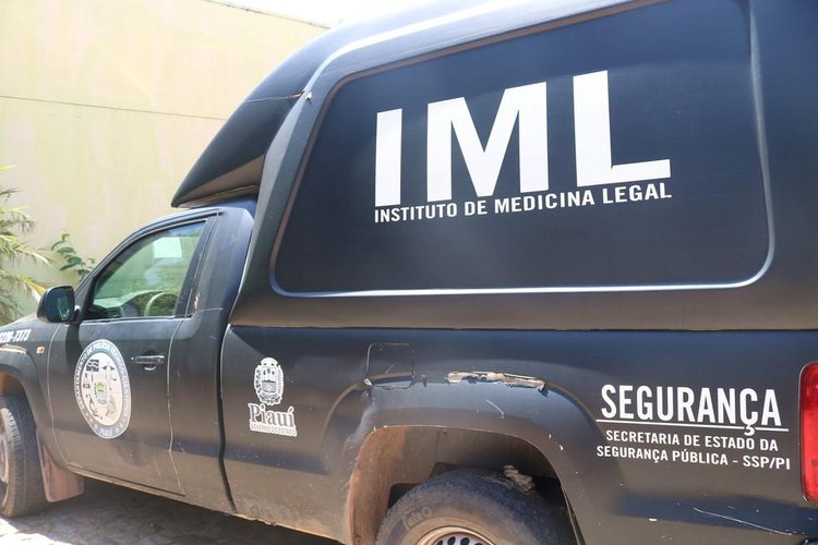 Viatura do Instituto de Medicina Legal (IML)