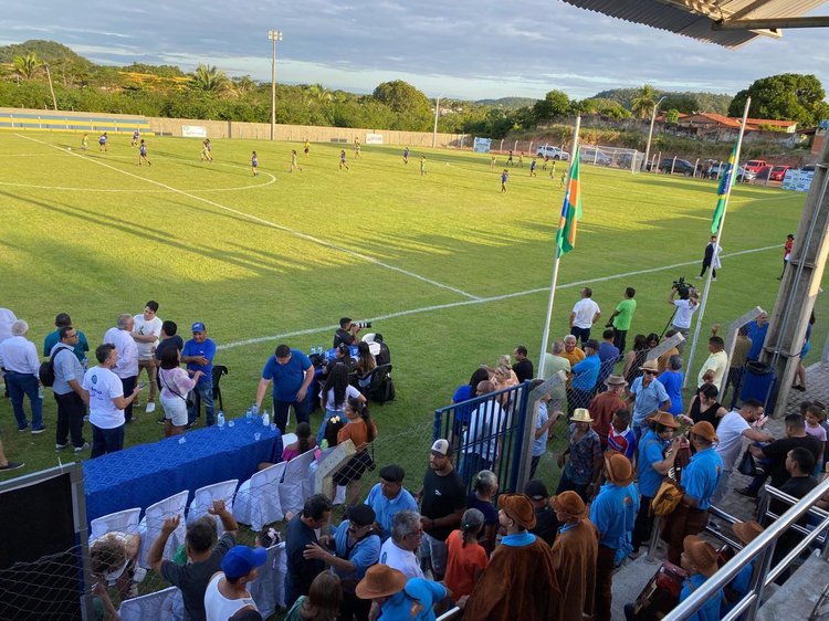 Zundão dos Binhas e Pedra de Fogo disputam o título diante da torcida