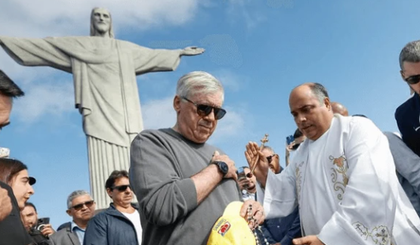 Ancelotti visita o Cristo Redentor antes de estreia nas Eliminatórias (Foto: Reprodução) Ancelotti visita o Cristo Redentor antes de estreia nas Eliminatórias (Foto: Reprodução)