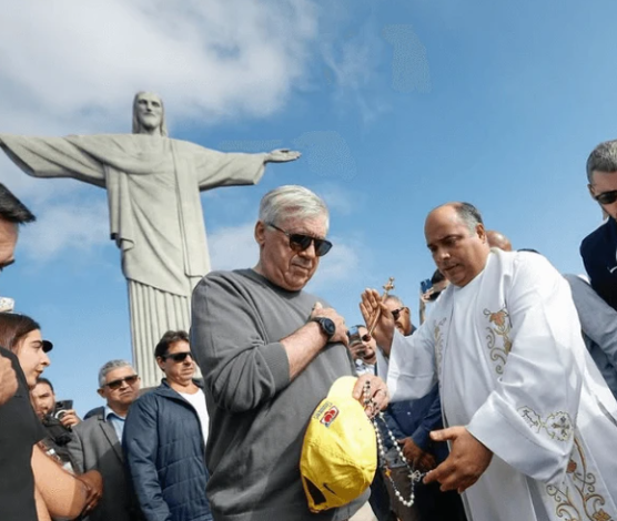 Ancelotti visita o Cristo Redentor antes de estreia nas Eliminatórias