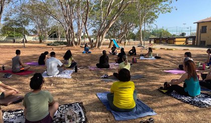 Aula gratuita de Yoga no Parque celebra mães com relaxamento e afeto (Foto: Divulgação) Aula gratuita de Yoga no Parque celebra mães com relaxamento e afeto (Foto: Divulgação)