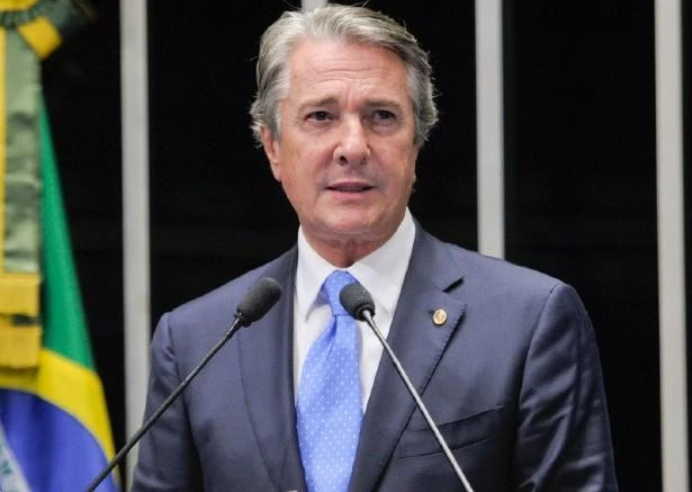 Collor cumpre prisão domiciliar em cobertura de luxo em Maceió