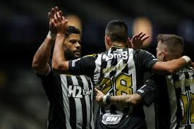 Com gols de Cuello e Rony, Galo vence sem torcida e mira liderança do grupo (Foto: Metrópoles) Com gols de Cuello e Rony, Galo vence sem torcida e mira liderança do grupo (Foto: Metrópoles)