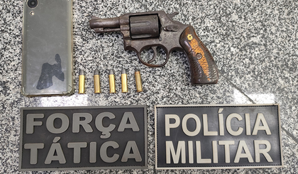 De acordo com a PM, o suspeito é temido na região e teria envolvimento com crimes como furtos de gado (Foto: divulgação PM-PI) De acordo com a PM, o suspeito é temido na região e teria envolvimento com crimes como furtos de gado (Foto: divulgação PM-PI)