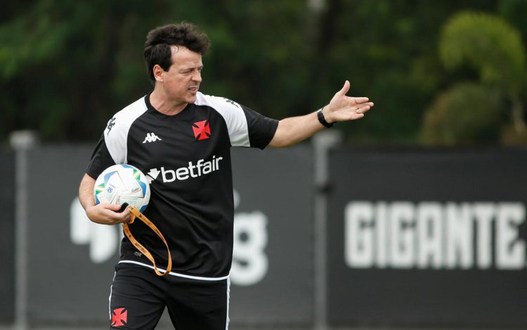 Fernando Diniz em treino do Vasco